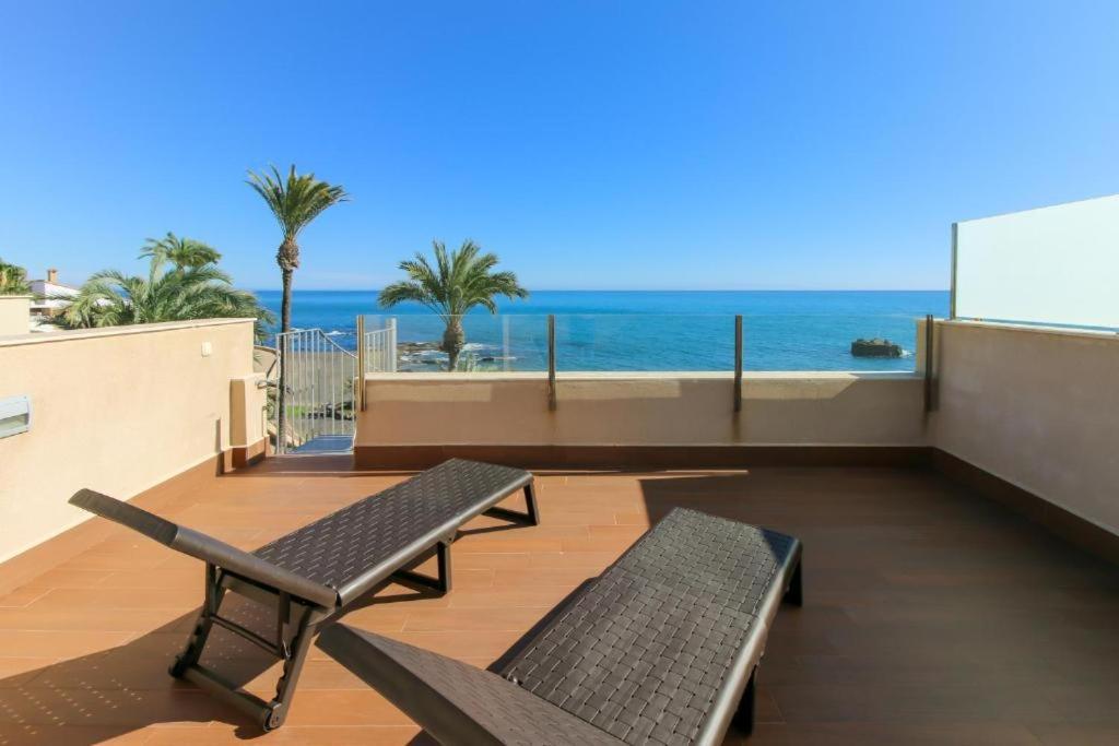 Aticos Primera Linea Con Piscina By Rent Me